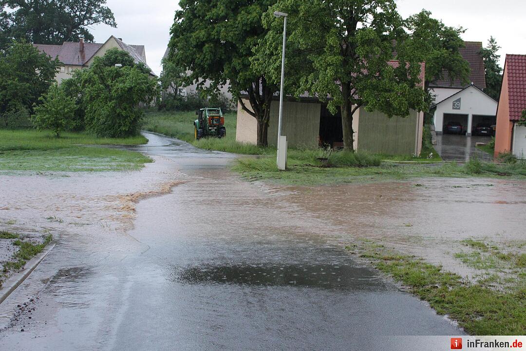 Erneute Flut ueber dem Landkreis Ansbach - Mehrere Ortschaften ueberschwemmt