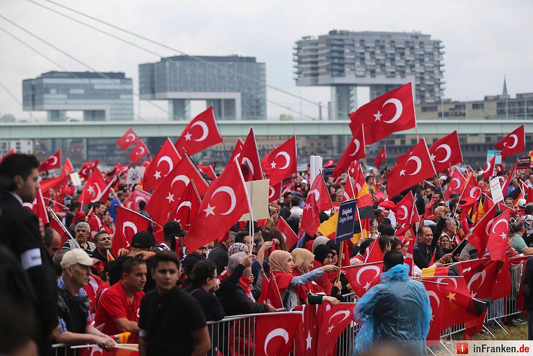 Demo von Erdogan-Anhängern in Köln