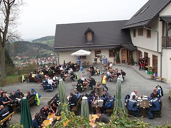 Es ist noch nicht allzu lange her, da konnten sich die Gastronomen über viele Besucher in ihren Biergärten freuen. Corona gab es damals nicht. Im Bild eine Einkehr von Motorradfahrern beim "Bauernhannla" im Jahre 2019 bei der Sternfahrt des Motorradtreffens Kulmbach. privat