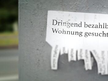 Ein inzwischen typisches Bild sind auch im Raum Coburg Suchannoncen für bezahlbaren Wohnraum.