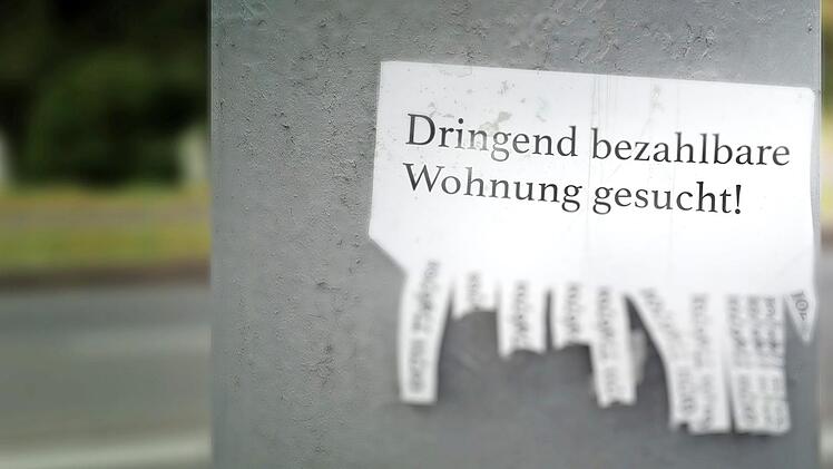 Ein inzwischen typisches Bild sind auch im Raum Coburg Suchannoncen für bezahlbaren Wohnraum.