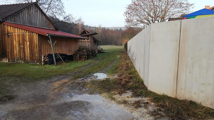 Stützmauer muss auf 1,5 Meter Höhe zurückgebaut werden.
