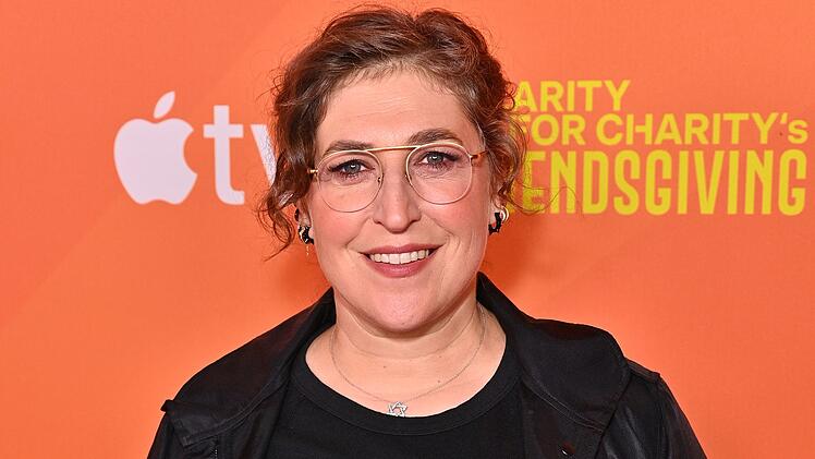 Mayim Bialik wird 2026 in der Jim-Jarmusch-Tragikomödie "Father Mother Sister Brother" zu sehen sein.