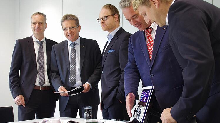 Hendrik Montag-Schwappacher, Hans Rebhan, Markus Weber, Valentin Plenk und Bernd Hüttel (v. l.) testen die neue Technik. Foto: Marco Meißner