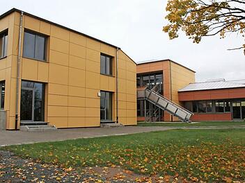 Das Gebäude der Grund- und Mittelschule in Uehlfeld ist erst 2012 für über fünf Millionen Euro saniert worden.  Foto: Sonja Werner