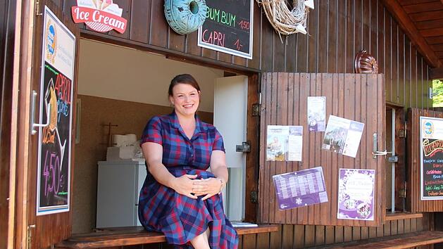 Jasmin Tempelhof betreibt mit ihrem Mann das Kiosk am Salinenblick als Gartencafé Auszeit. Foto: Benedikt Borst