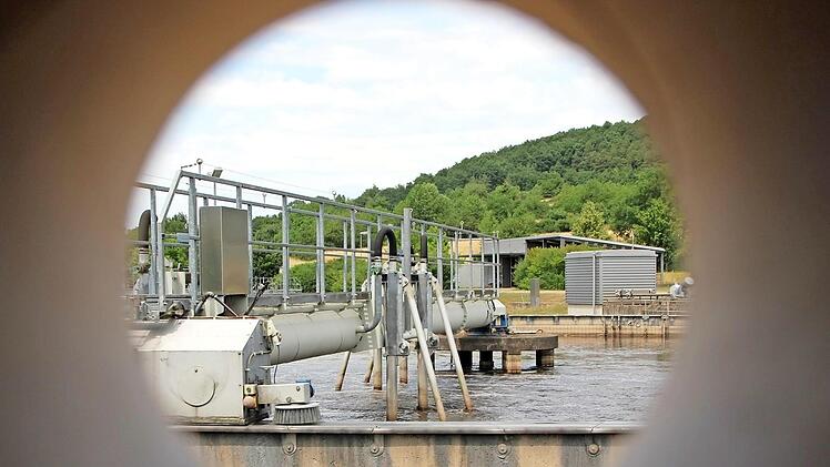Der Großteil der Haushalte in der Gemeinde Rentweinsdorf ist an die Kläranlage Ebern angeschlossen. Dort wird das Abwasser gereinigt. Für die Bürger setzte der Gemeinderat nun neue Gebühren für die Kanalisation fest. Salmsdorf bekam eigene Sätze, da der Ort ein eigenes Klärwerk hat.