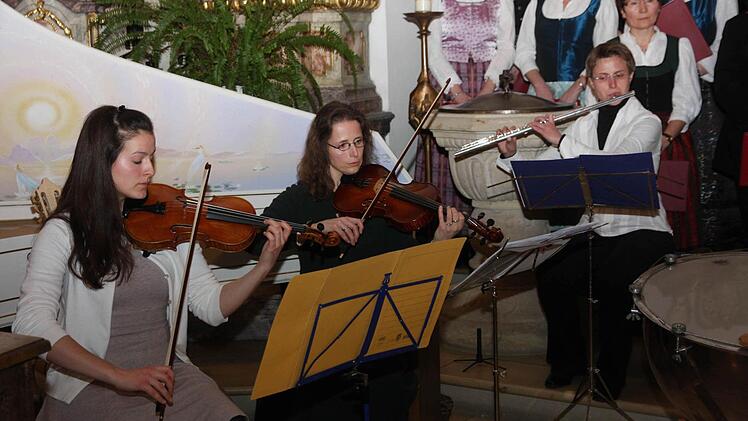 An der Violine (v.l.): . Linda Häusler, Heike Pesch und Christine Hutzler
