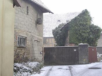 Ein Vorkaufsrecht räumte sich die Gemeinde Fuchsstadt bei vier Grundstücken in der Simonsgasse ein. Falls städtebaulich geboten, kann die Kommune dieses Recht bei gleichem Preis geltend machen.  Foto: W. Ehling