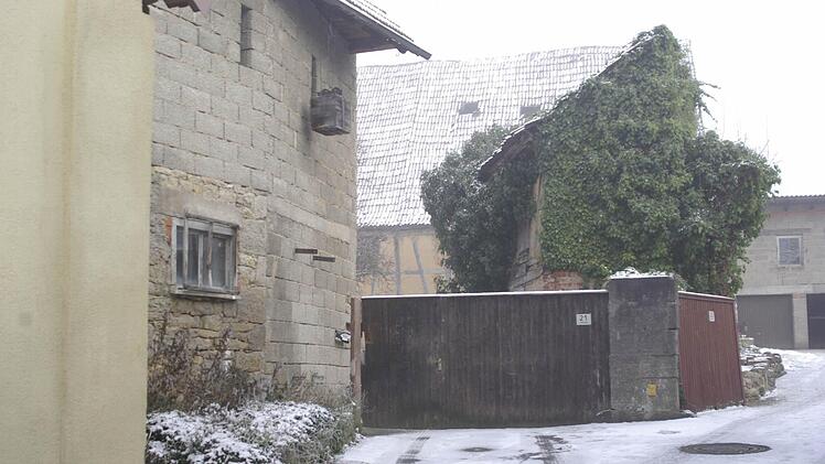 Ein Vorkaufsrecht räumte sich die Gemeinde Fuchsstadt bei vier Grundstücken in der Simonsgasse ein. Falls städtebaulich geboten, kann die Kommune dieses Recht bei gleichem Preis geltend machen.  Foto: W. Ehling