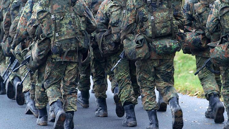 Soldaten der Bundeswehr in der Grundausbildung Symbolfoto: Stefan Sauer/dpa