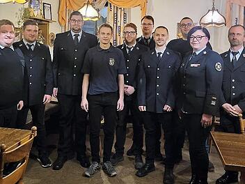 Die Feuerwehr Steinwiesen hat neue Atemschutzgeräteträger und Maschinisten.