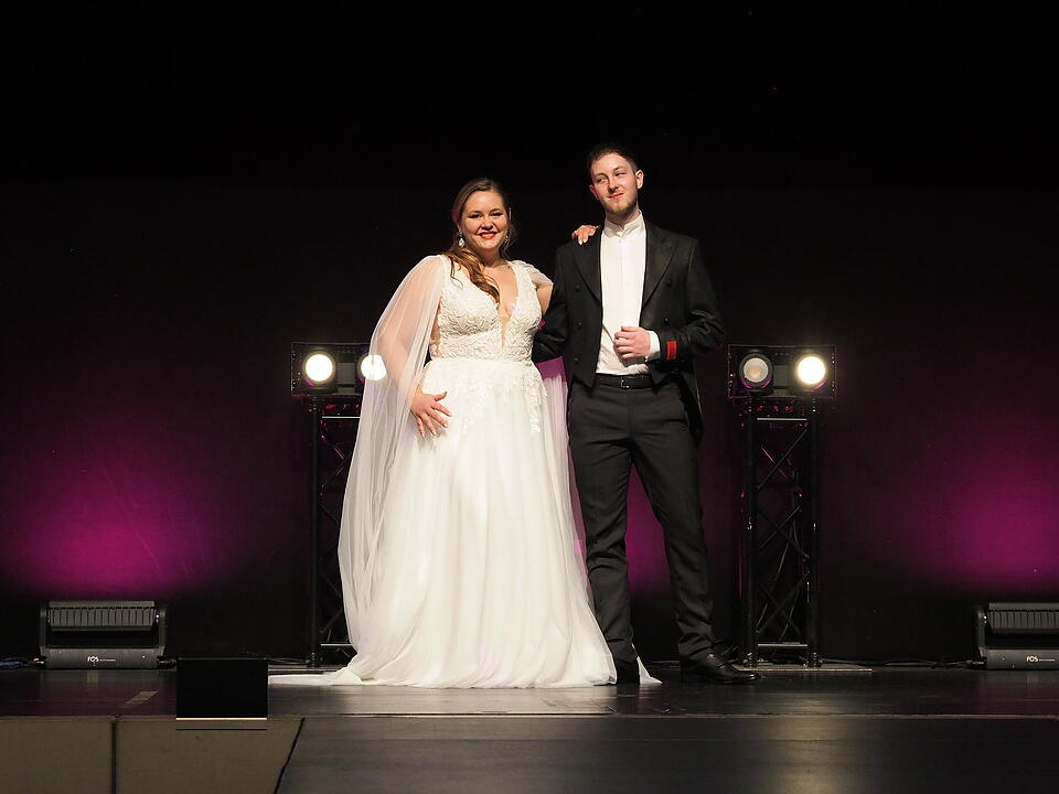 Inkl. Braut- und Festmodenschauen.