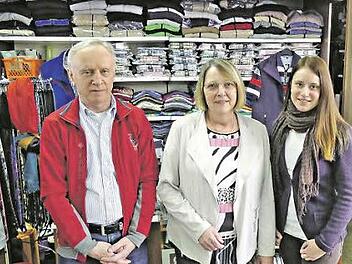 Das Markenzeichen des bekannten Familienunternehmens Stemplowsky ist seine sehr große Auswahl an Damen- und Herrenmode. Direkt vor der Türe parken und dann ohne Sorge um ein abgelaufenes Parkticket gemütlich bummeln - hier ist das möglich, was sonst kaum ein Einzelhandelsunternehmen bieten kann.  Fotos: Greif