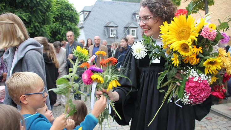 Einen tollen Empfang bereitete die evangelische Kirchengemeinde Ludwigsstadt der neuen Pfarrerin Rebekka Pöhlmann.Veronika Schadeck