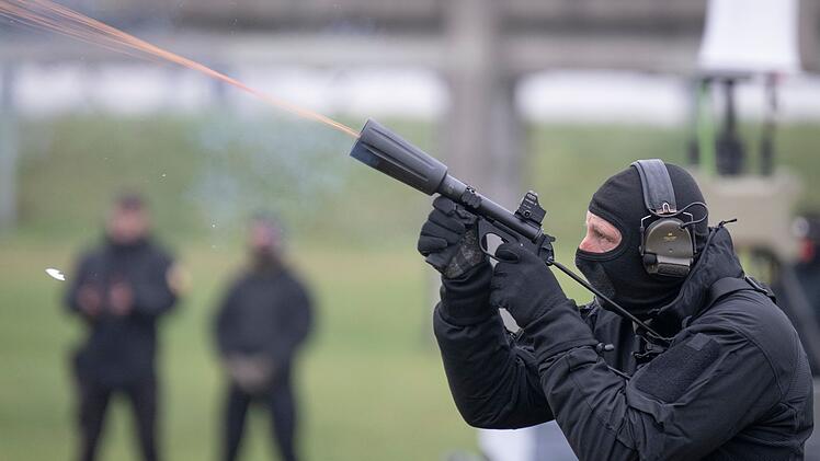 Drohnenabwehr durch Spezialkr&auml;fte der Polizei