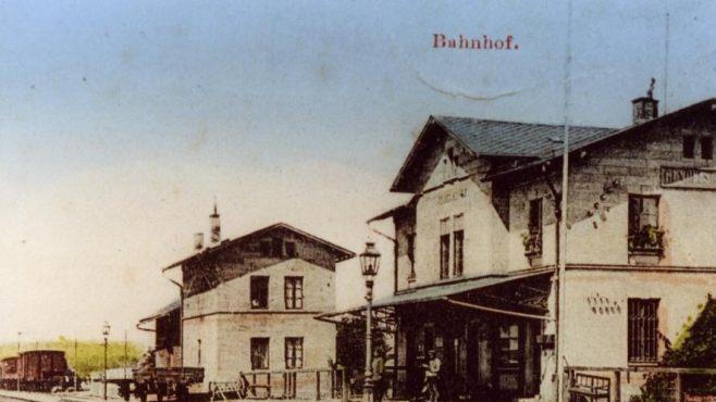 Eine Postkarte zeigt den nicht mehr existierenden Bahnhof Gundelsdorf. Foto: Sammlung Sven Schuster