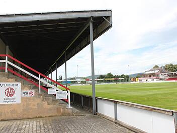 Blick auf das Stadion und Clubheim des FC Lichtenfels Foto: Popp