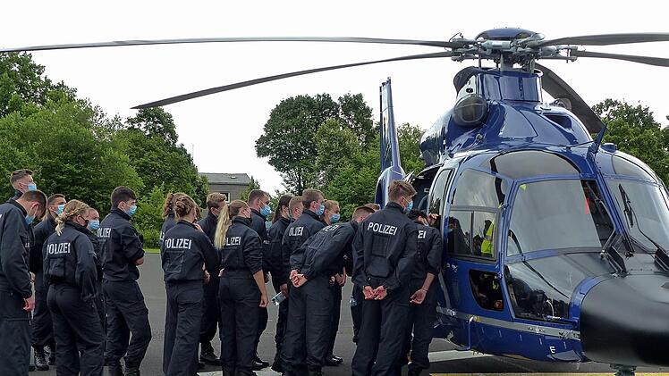 Eine Einweisung und ein Flug mit dem Dienst-Hubschrauber standen auf dem Ausbildungsplan.