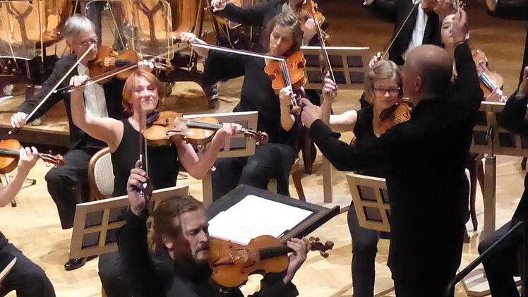 Die Schlacht ist geschlagen: Christian Tetzlaff nach dem Violinkonzert von Brahms. Foto: Gerhild Ahnert