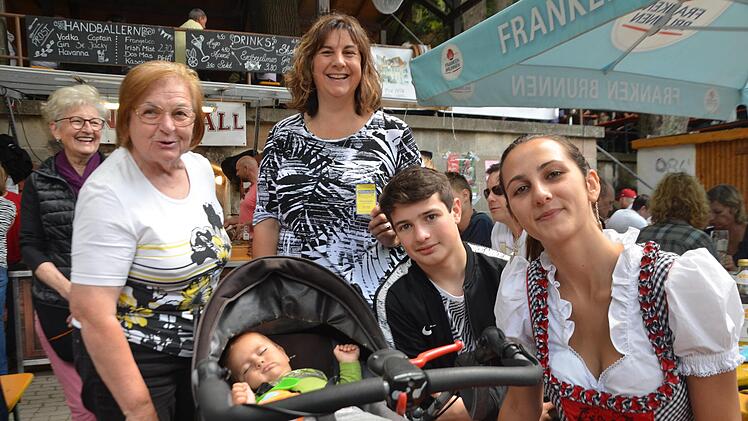 Familientreffen auf der Sommerkirchweih Foto: Bernhard Panzer
