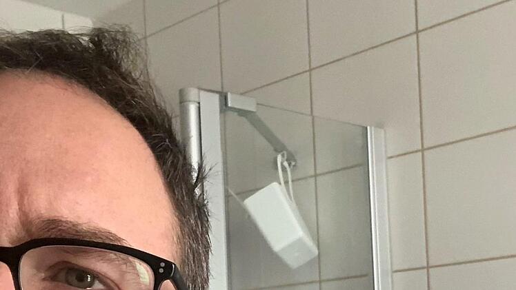 Inzwischen bartlos freut sich OB Florian Janik, dass die FFP2-Maske sitzt.privat