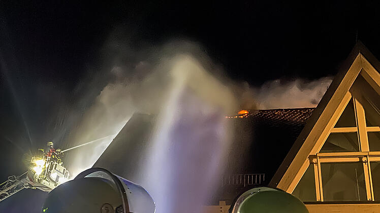 Schnaittach: Zeuge bemerkt einen Knall - dann bricht am Marktplatz pl&ouml;tzlich ein Feuer aus