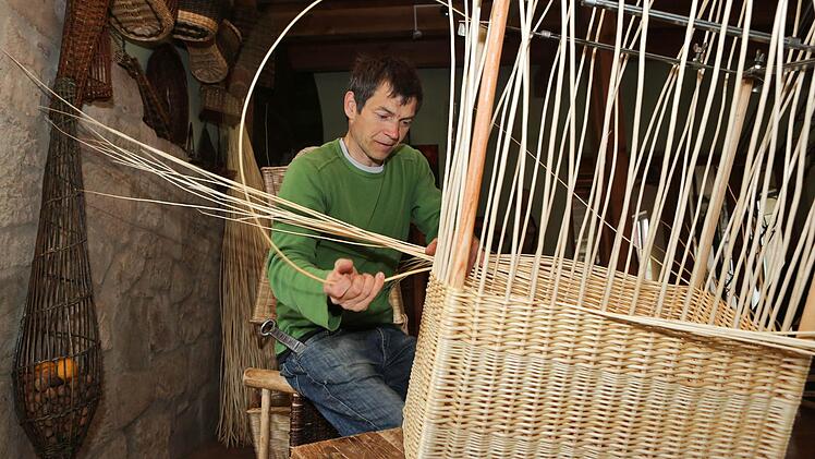 Traditionelle Flechtkunst.  Foto: Matthias Hoch