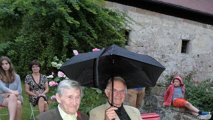 Der kluge Open-air-Besucher im Sommer 2016 baut vor. Foto: Werner Rei&szlig;aus