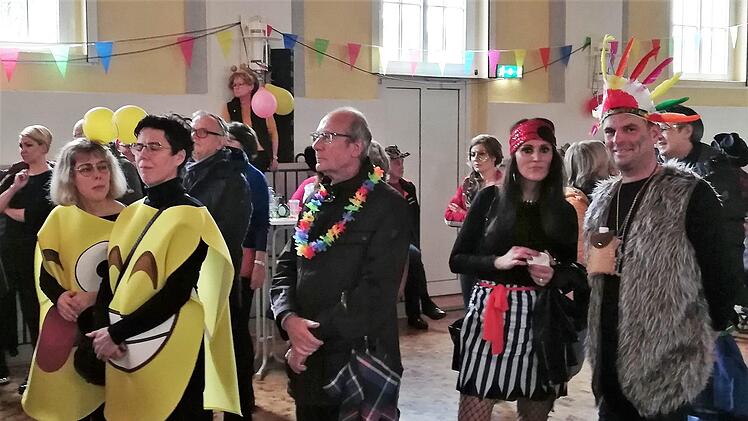 Das fröhlich gestimmte Publikum im Tattersall. Foto: Sigismund von Dobschütz