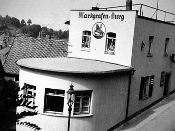 Die "Markgrafen-Burg" war ein Wirtshaus am Festungsberg. Es wurde von 1905 bis 1968 von Johanna Weiß betrieben. Foto: Archiv Stephan Tiroch
