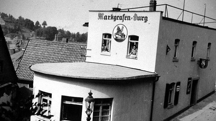 Die "Markgrafen-Burg" war ein Wirtshaus am Festungsberg. Es wurde von 1905 bis 1968 von Johanna Weiß betrieben. Foto: Archiv Stephan Tiroch