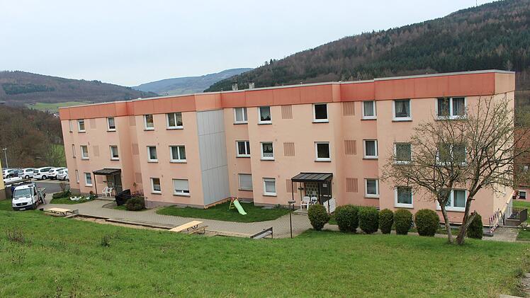 Wird im kommenden Jahr saniert: Der Wohnblock in der Konrad-Zirkel-Straße mit den Hausnummern 44 und 46. Julia Raab