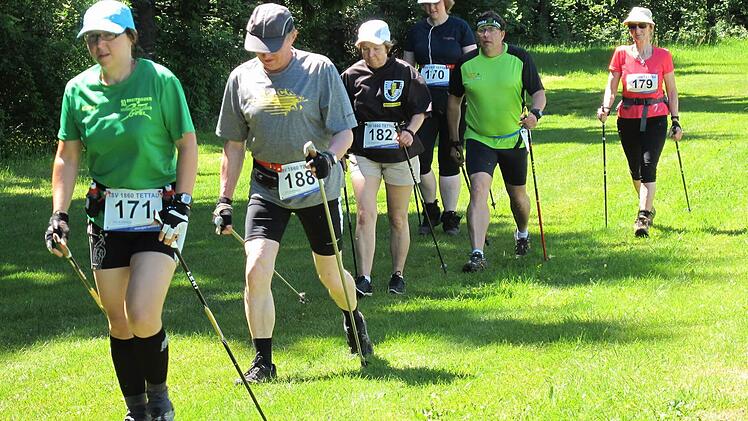 Zum Teil nahmen die Teilnehmer lange Anreisen in Kauf, um in Tettau an den Start gehen zu können.  Foto: privat
