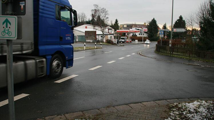 Am nördlichen Ortseingang von Stadtsteinach ist es wiederholt zu schweren Unfällen gekommen. Foto: Matthias Beetz