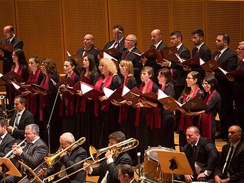 Chor und Orchester der römischen Diözese des Papstes boten in der Konzerthalle einen musikalischen Hochgenuss.  Foto: Barbara Herbst