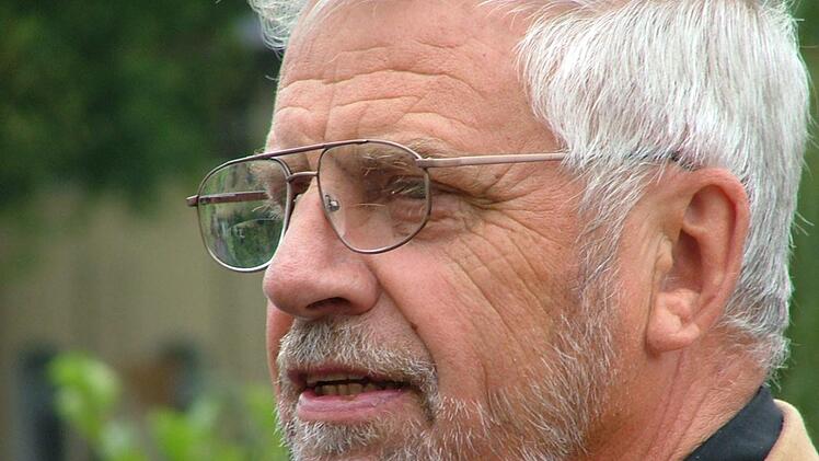 Als zuverlässigen Mitstreiter würdigt Oberbürgermeister Kay Blankenburg den am Montag verstorbenen SPD-Kommunalpolitiker Toni Steidle.  Foto: Archiv/Roland Pleier