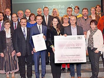 Landwirtschaftsministerin Michaela Kaniber überreichte die Preise bei einem Festakt in der Münchner Residenz. Foto: Ministerium