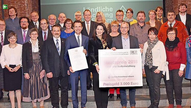 Landwirtschaftsministerin Michaela Kaniber überreichte die Preise bei einem Festakt in der Münchner Residenz. Foto: Ministerium