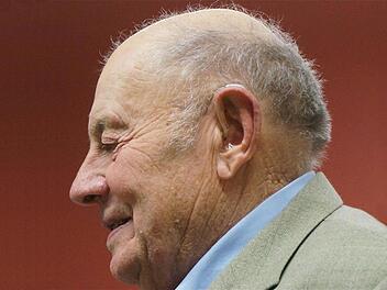 Zeitzeuge: Edwin Bold erzählt, wie es vor 70 Jahren bei der Feuerwehr war.  Fotos: Gerd Schaar