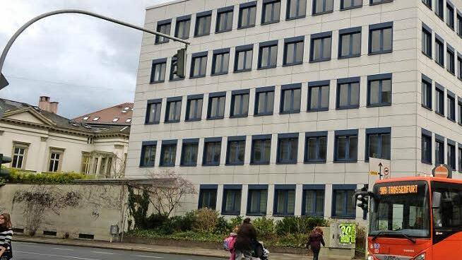 Das frühere Kreiswehrersatzamt an der Promenade soll künftig publikumsintensive Ämter der Stadtverwaltung aufnehmen.  Foto: Ronald RInklef