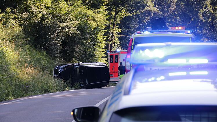 Die B287 war in dem Bereich für gut eineinhalb Stunden für den Verkehr gesperrt. Foto: Benedikt Borst