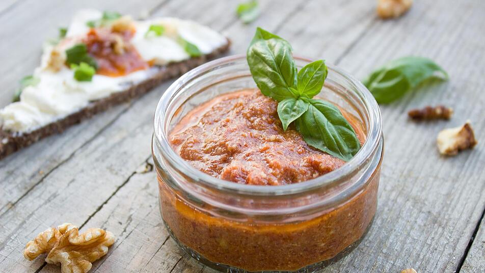 Im praktischen Glas könnt ihr euer Pesto wunderbar aufbewahren. Im praktischen Glas könnt ihr euer Pesto wunderbar aufbewahren.