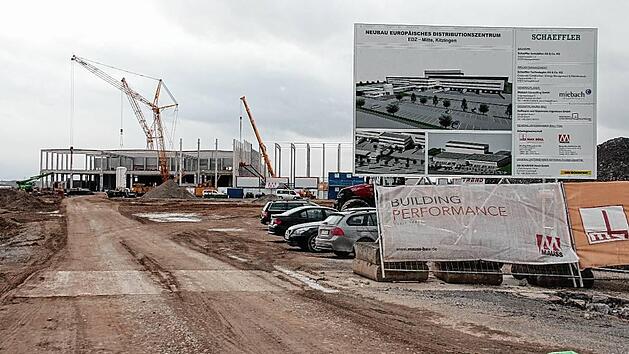 Verteilerzentrum: 15 000 Fertigteile werden montiert