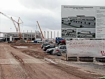 Verteilerzentrum: 15 000 Fertigteile werden montiert