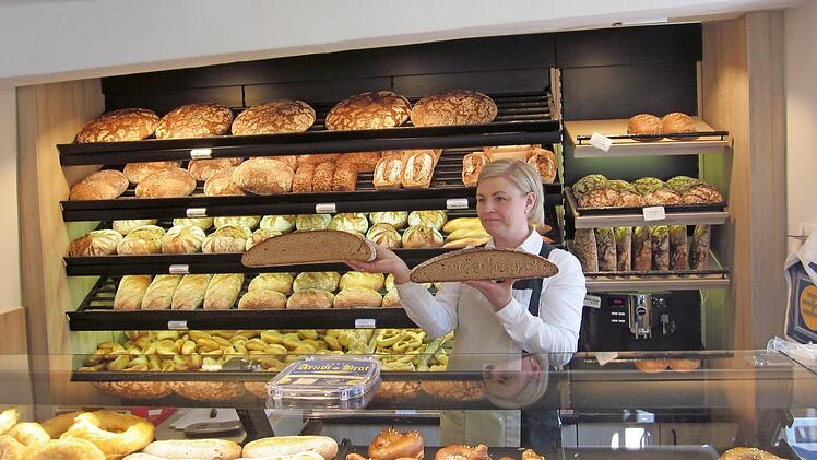 Nur zwei B&auml;ckereien bayernweit konnten bereits zum sechsten Mal in Folge den Staatsehrenpreis f&uuml;r ihr Brot erzielen - eine davon ist die B&auml;ckerei Hermann Arndt in Burghaslach. Fotos: privat