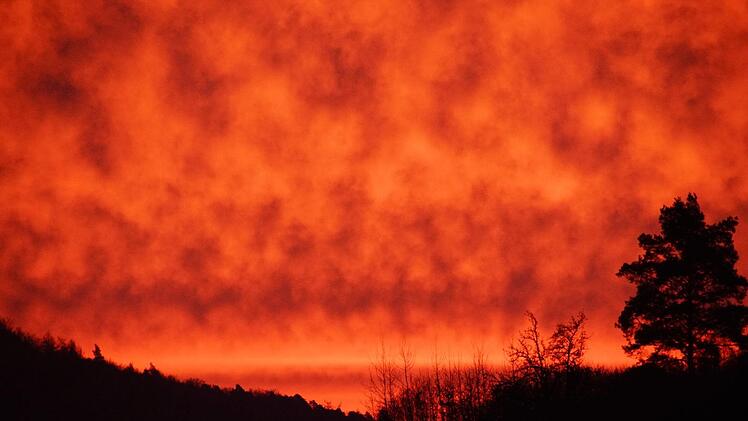 Am Wochenende kommt der Blutregen &uuml;ber Franken. Symbolbild: Foto Sabine Weinbeer