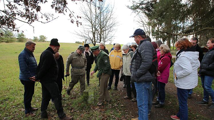 Die Bustour führte zum Ummerstädter Kreuz. Foto: Bettina Knauth