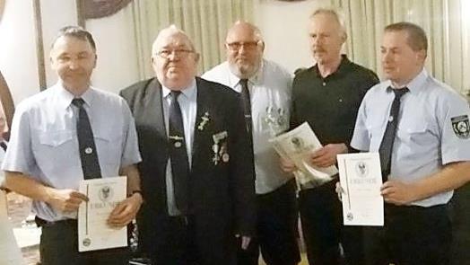 Ehrungen bei der Krieger- und Soldatenkameradschaft; im Bild (von links) Bernhard Gagel, Bezirkspräsident Josef Prosch, Vorsitzender Armin Morgenroth, Zweiter Schießwart Raimund Helmreich und Zweiter Vorsitzender Marco Krapp Foto: privat