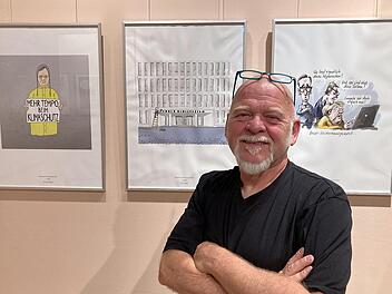 Kabarettist Bernd Gieseking hielt die Laudatio zur Eröffnung der Ausstellung im Museum Obere Saline.